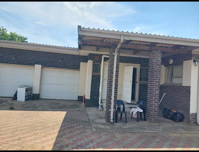 4 BEDROOM HOUSE FOR SALE IN NEWCASTLE CENTRAL